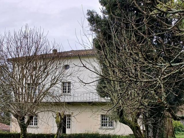 Demeure de ville et village