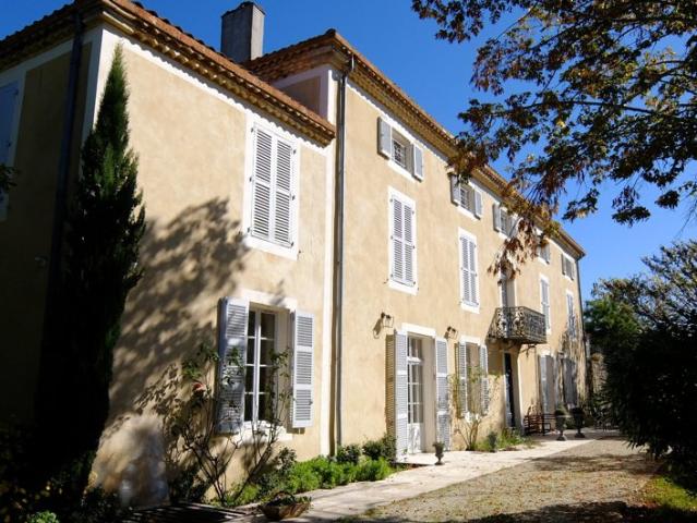 Demeure de ville et village