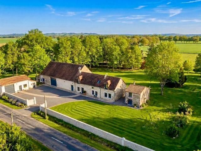Demeure de 193m2 avec 4 chambres et piscine