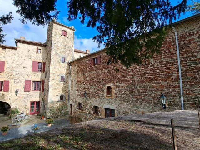 Demeure des XVe et XVIIIe de 423 m². 423m² Ardes