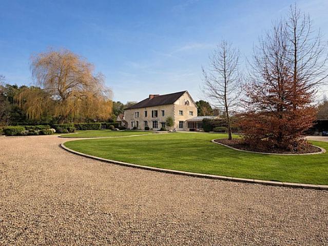 Demeure d'exception à Senlis 26 pièces 800 m2 sur un parc de 4330 m²