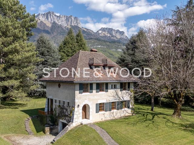 Demeure d'exception au bord du lac d'Annecy 200m² Menthon Saint Bernard