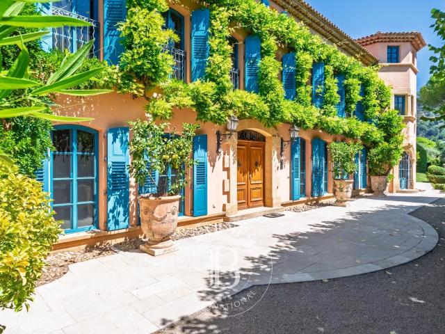 Demeure d'exception avec vues panoramiques 1100m² Grasse