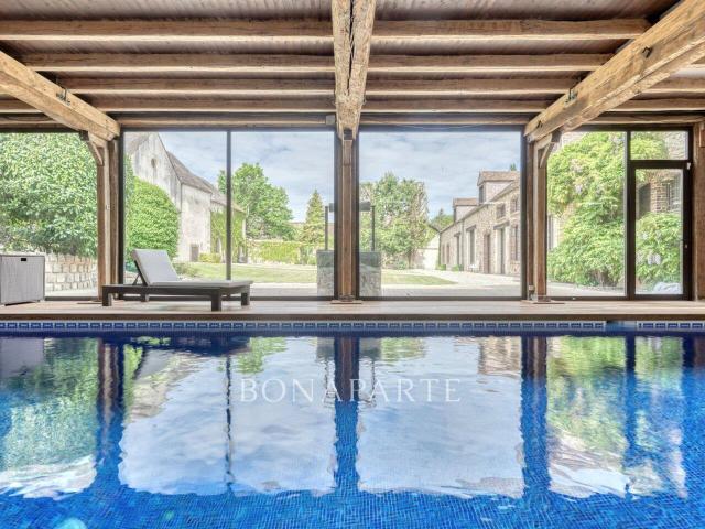 Demeure d'exception avec étang, piscine et dépendance à 1h