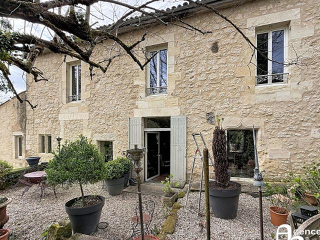 DEMEURE D'EXCEPTION avec MOULIN et DEPENDANCES