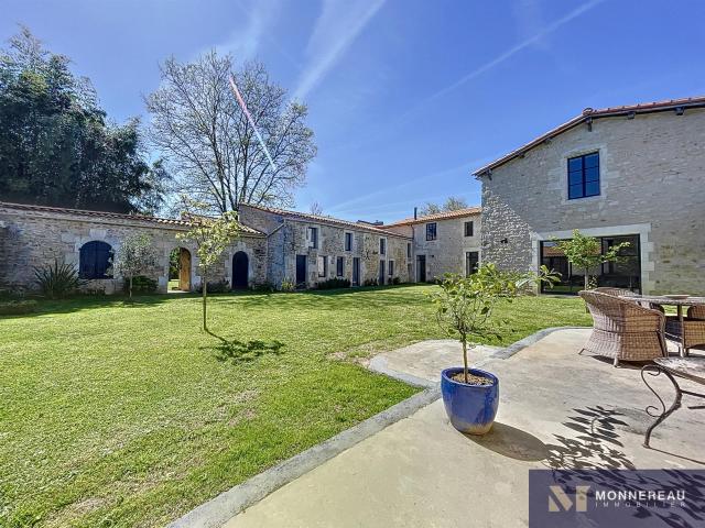 Demeure Exceptionnelle Avec Dependances 350m² Nieulle sur Seudre