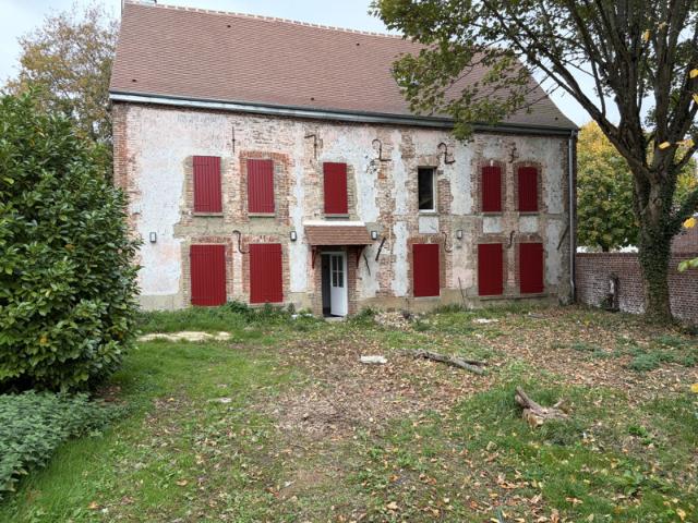 DEMEURE ENTIÈREMENT RÉNOVÉE DE 240 M2 SITUÉE À AUNEUIL AVEC