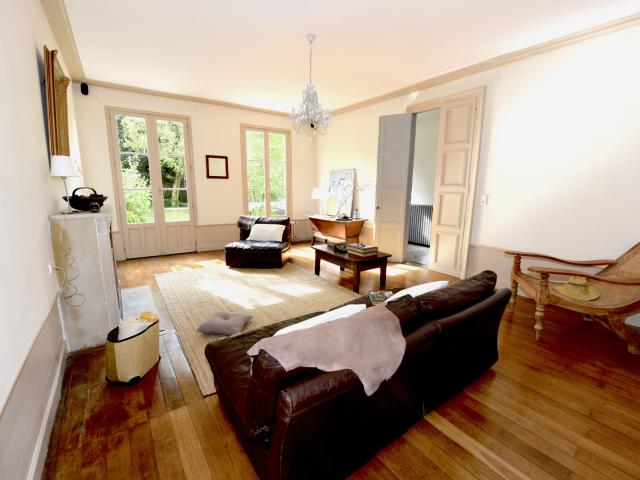 DEMEURE FAMILIALE FORT POTENTIEL 1H50 DE PARIS 280 M2