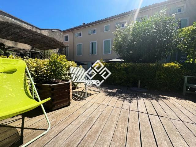 Maison de Maître restaurée avec élégance avec piscine
