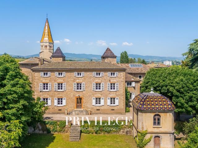 DEMEURE HISTORIQUE D'EXCEPTION AUX PORTES DE LYON