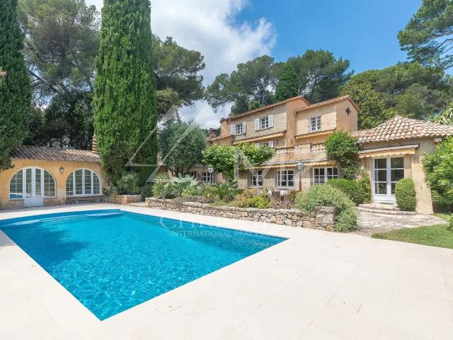 Demeure provençale nichée au cœur d'un domaine privé Antib. 430m² Antibes