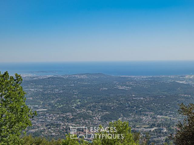 Demeure singulière à Grasse: l'horizon pour seul voisin