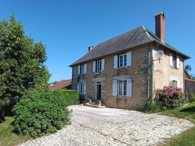 DEMEURE 167 m² 4 chambres grange Terrain 2600m²