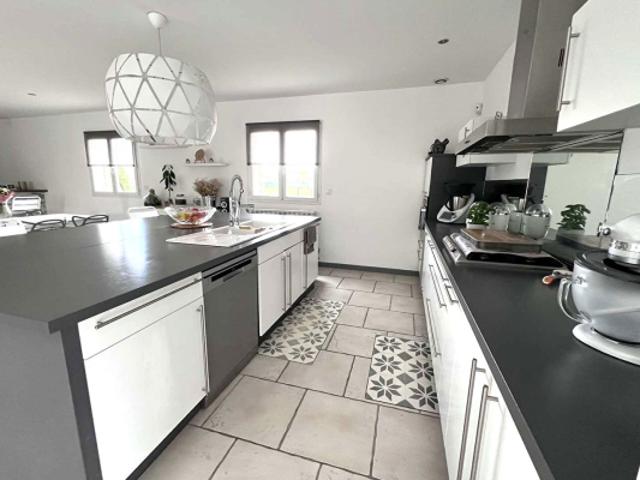 DEMEURE 200 m2 PARCELLE DE 2200 m2 ENTRAIGUES SUR LA SORGUE