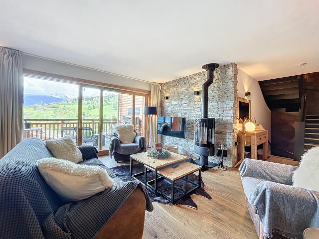 Demi chalet 120 m2 face au Mont Blanc au centre du village de Combloux