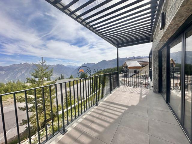 Demi chalet neuf à Risoul Station – À deux pas des pistes ?