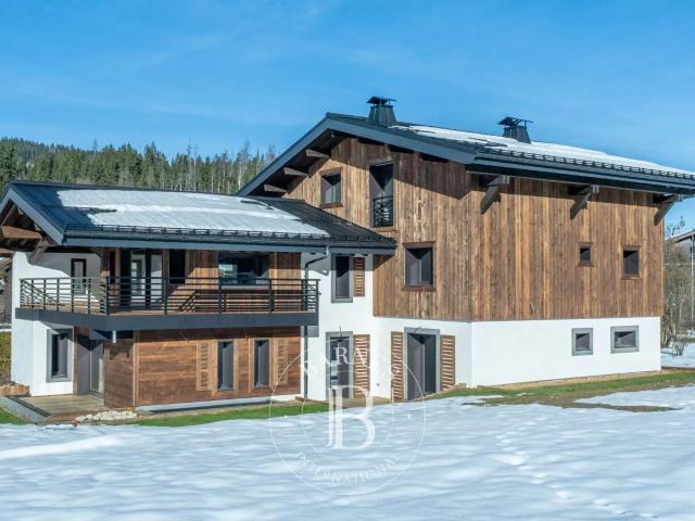 DEMI QUARTIER MEGÈVE – CHALET NEUF À PERSONNALISER – PROCHE CENTRE ET REMONTÉES MÉCANIQUES