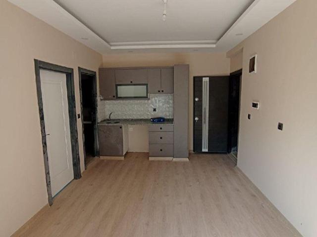 DEMİRHAN EMLAK'TAN CADDEYE YAKIN SATILIK 1+1 DAİRE