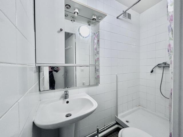 Demi studio meublé salle de bain et WC privatifs