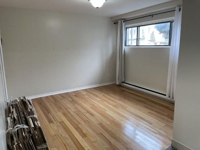 Demi sous sol 3½ Dans Une 4plex