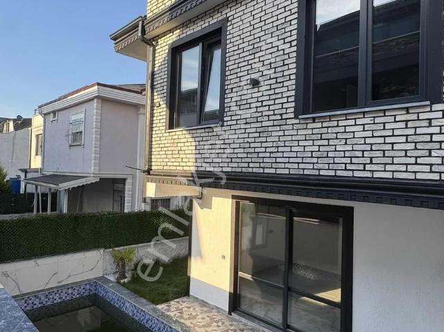 Demir Emlak'tan Satılık Havuzlu Kapanmaz Deniz Manzaralı Villa