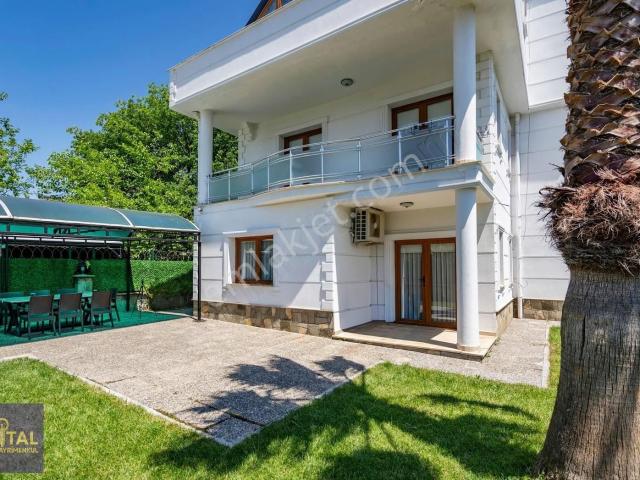 Demircide 200 M² Bahçeli 6+1 Lüks Müstakil Villa