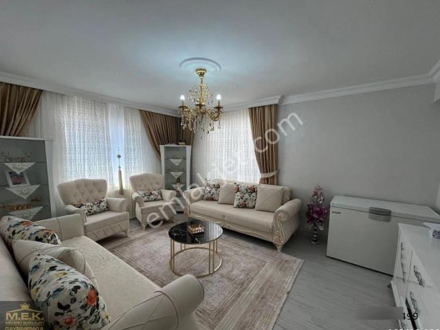 Demirciler Sokakta Giriş Kat Altında Dört Kat Var 125m2 3+1