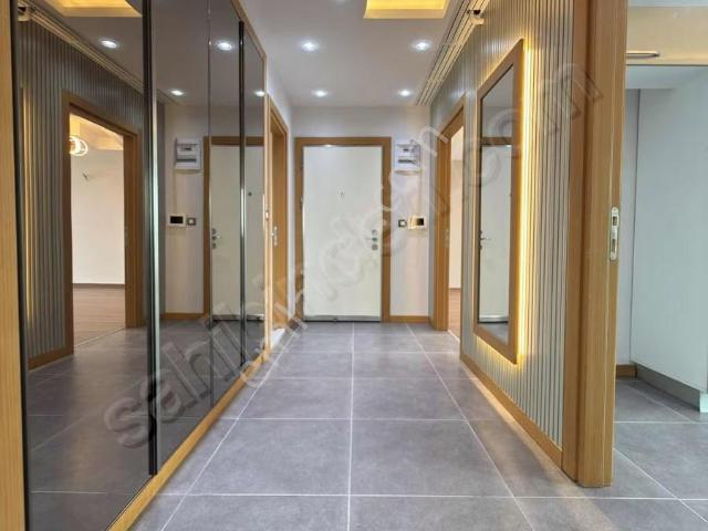 Demirelde Masrafsız K.mutfak Satılık 4+1 Geniş Daire