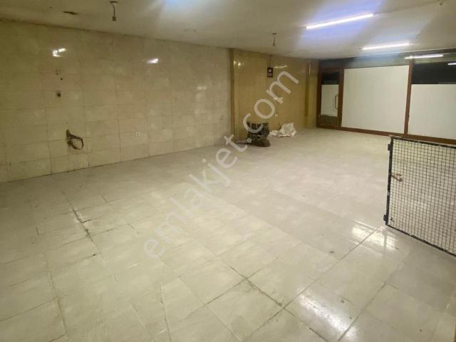 Demirkapıda Kiralık Depolu Dükkan 200m² düz Giriş