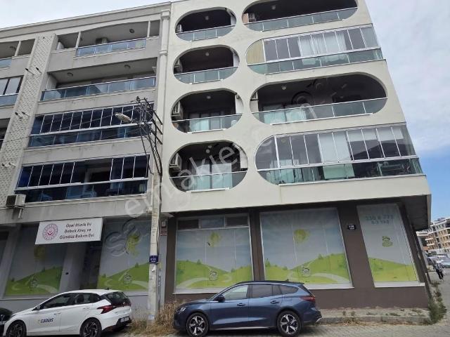 Demirköprü, Alt Geçit Cepheli, Kapalı Mutfaklı Satılık 2+1 Daire