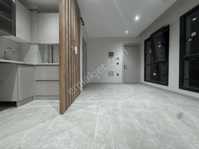 Demirler'den Adalet'te Modern Tasarım Kiralık 2+1 Apart