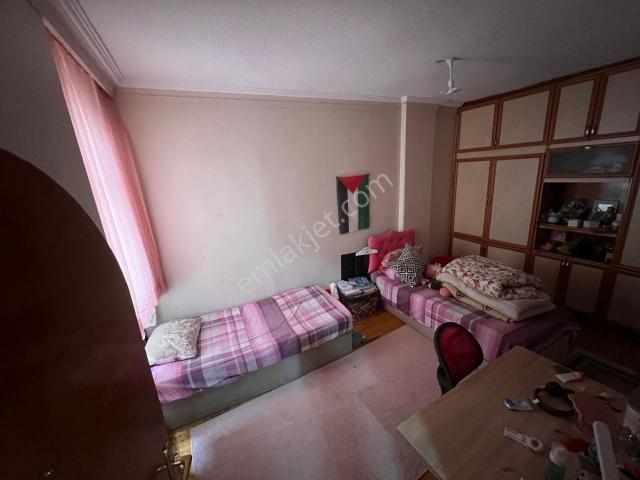 Demiryolu Cd Üzerinde 3+1 Ara Kat Boş Kiralık Daire