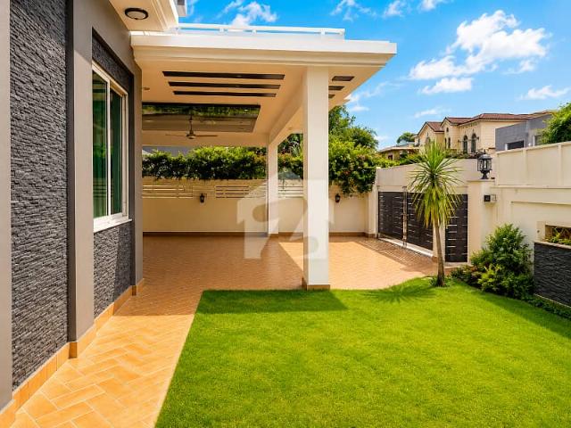 Demolishable Property In Hot F 6/3 Location House For Sale