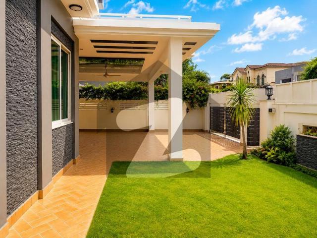 Demolishable Property In Hot F 6/3 Location House For Sale F 6/3