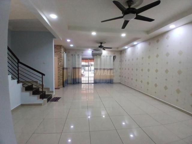 DENAI ALAM HOUSE FOR RENT