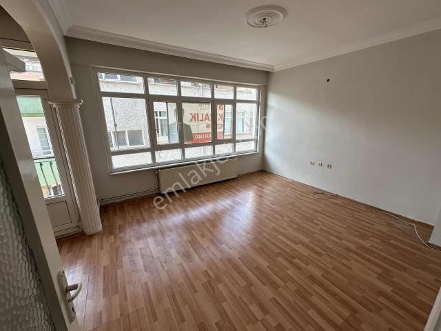Deneyim'den İlkadım Ağabali Caddesi'ne Cephe 2+1 Kiralık Daire