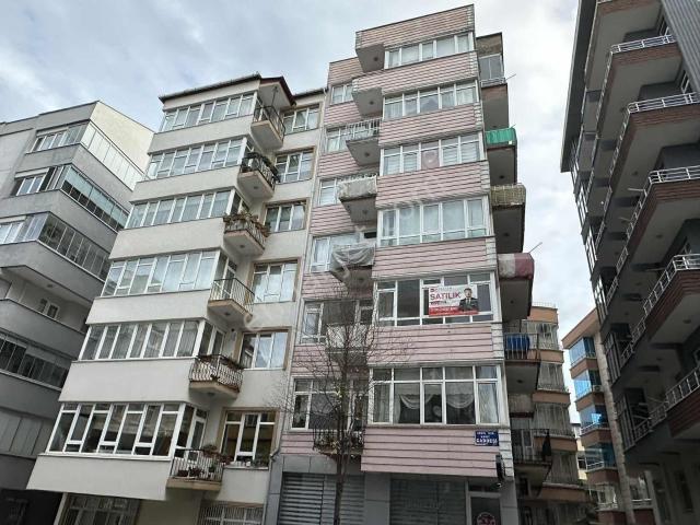 Deneyim'den 56'ların Merkezinde Caddeye Cephe Satılık 2+1