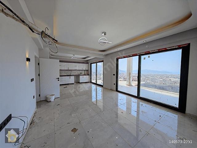 DENİZ VE ŞEHİR MANZARALI MÜSTAKİL EV