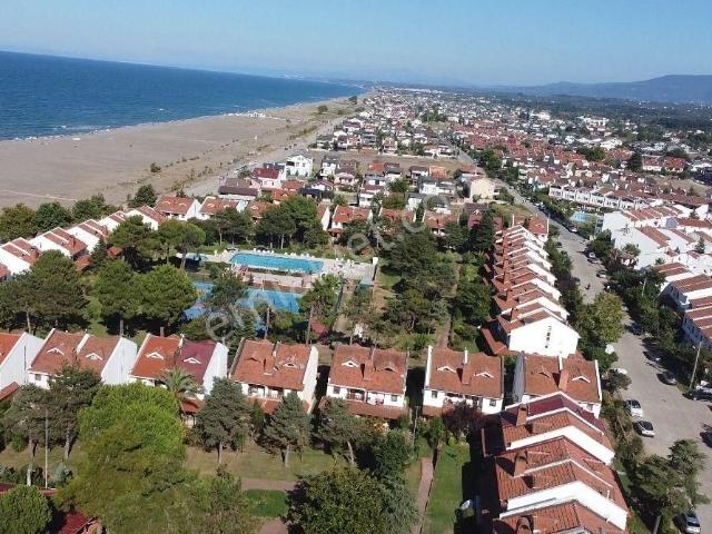 Denize Sıfır Aktivitesi Bol Site İçinde Satılık Tripleks Villa