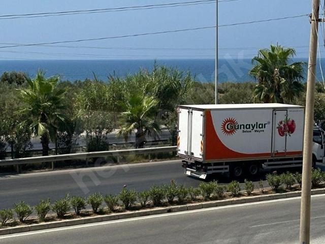 DENİZE SIFIR HAVUZ VE ORMAN MANZARALI GENİŞ DAİRE