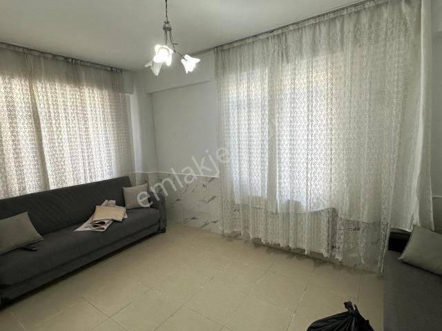 Deniz Gayrimenkul’den Şair Nabide Kiralık 2+0 Ful Eşyalı Ara Kat Daire