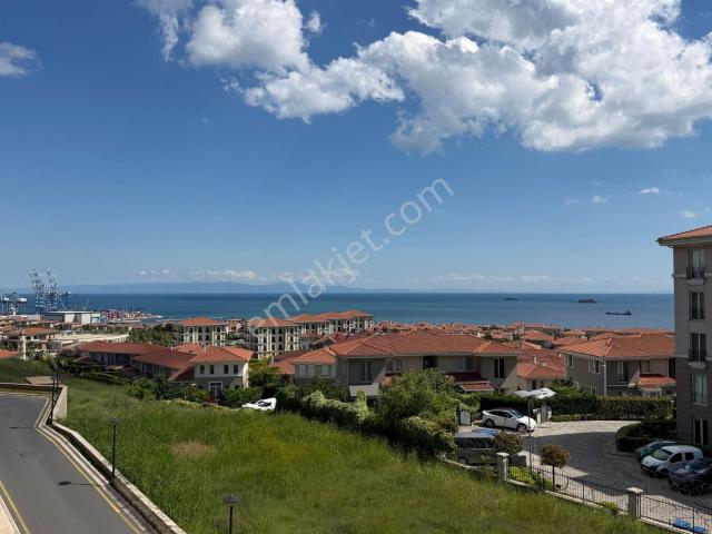 Deniz İstanbul'da Deniz Manzaralı Geniş 3+1 Kiralık Daire