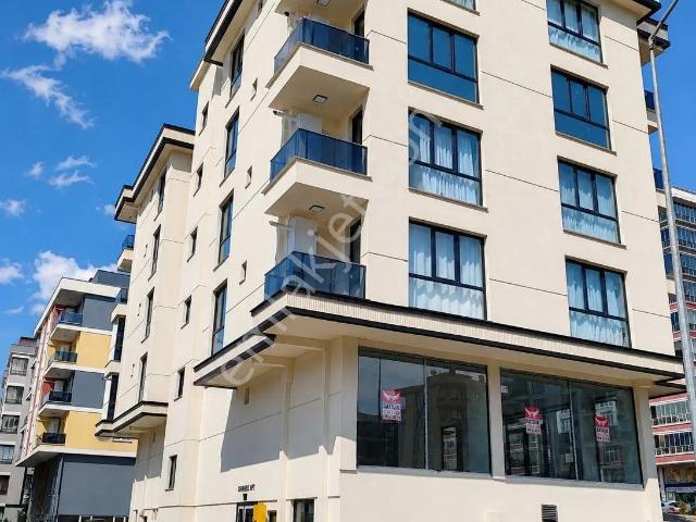 Deniz Manzaralı Tramvay Yoluna Cephe Eşyalı Kiralık 1+1 Daire