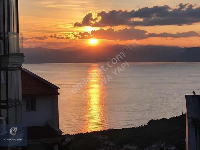 Deniz Manzaralı, Havuzlu Ve Güvenlikli Sitede 1+1 Satılık Daire