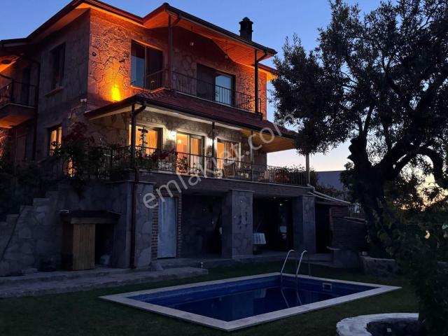 Deniz Manzaralı Havuzlu 4+1 Lüks Müstakil Taş Villa