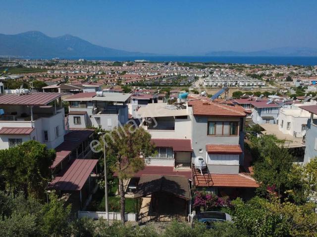 Deniz Manzaralı Satılık 3+1 Villa Havuzlu Site İçinde