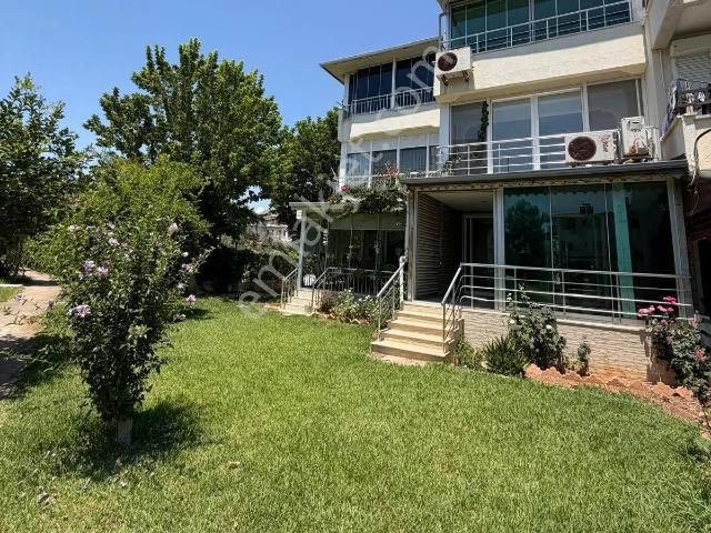 Denize 100 Metre, Havuzlu Site İçinde Kiralık Tripleks Villa