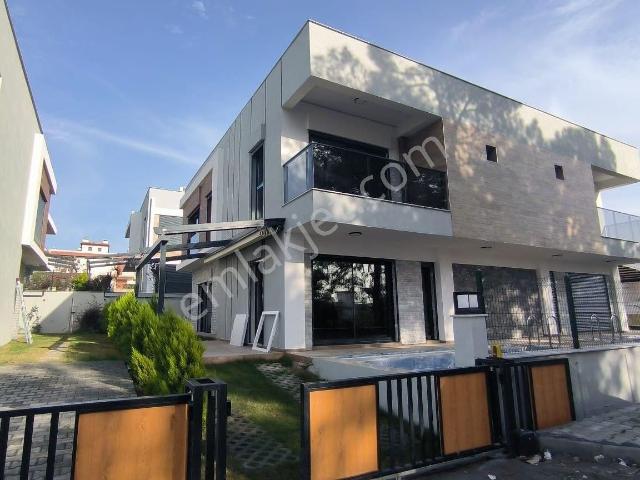 Denize 300 Metre Mesafede Manzaralı Tek Müstakil Villa