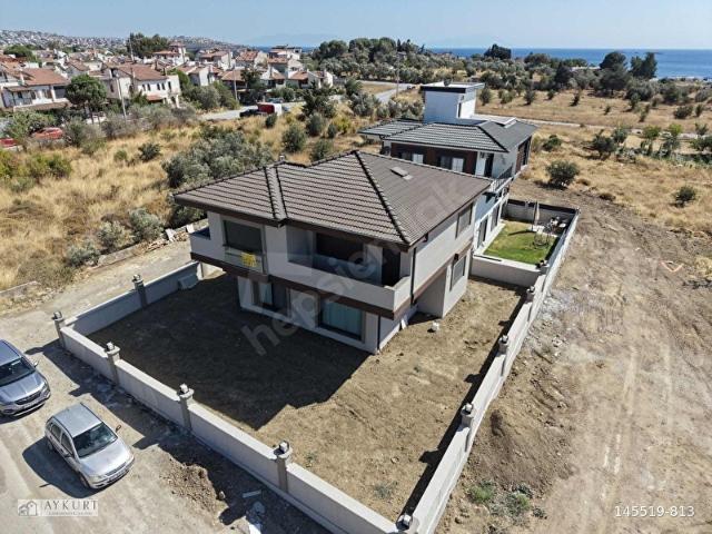 Denize 300 Metre Tam Müstakil 4+1 Lüks Satılık Villa