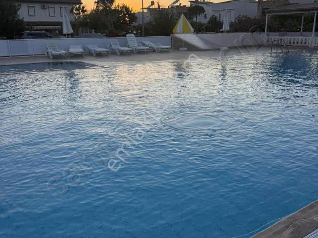 Denize 400 Mt Havuzlu Site De Satılık Yazlık
